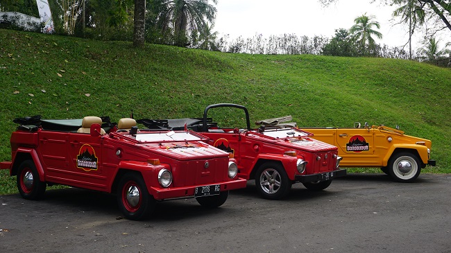  VW Safari Terbuka di Candi Borobudur
