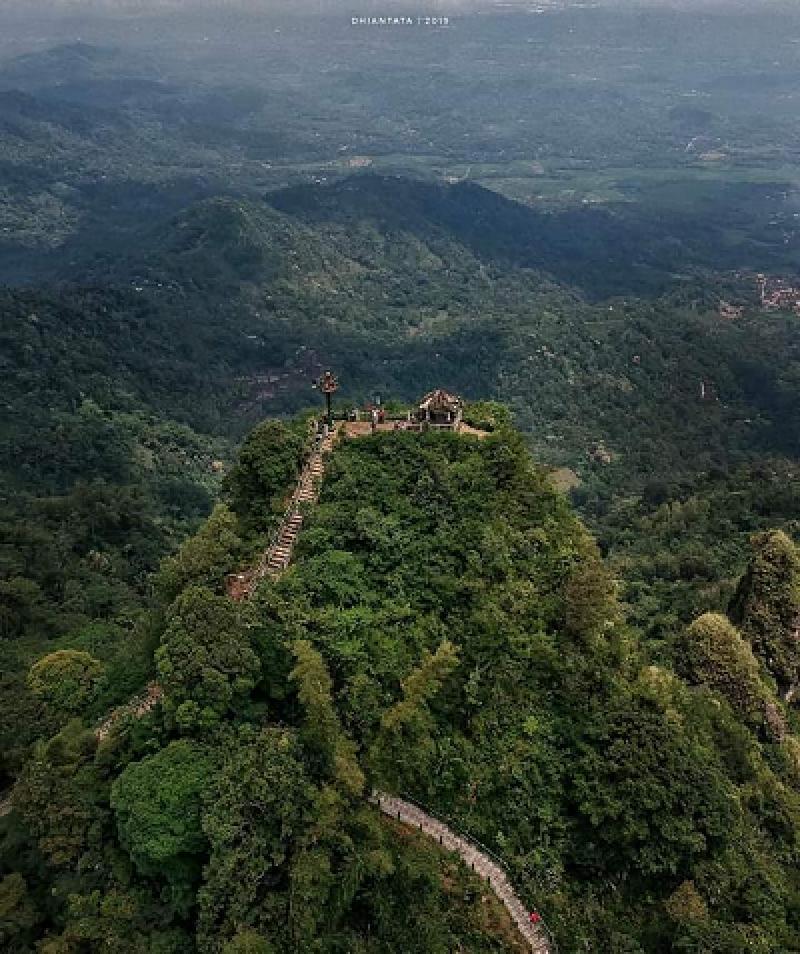 The Peak of Suroloyo Borobudur