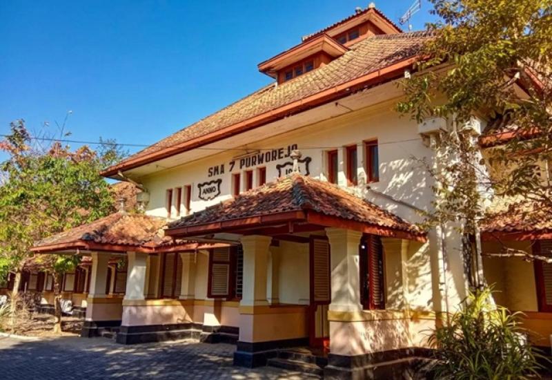 Huize Janssen and the Colonial Heritage of Purworejo Huize Janssen and the Colonial Heritage of Purworejo